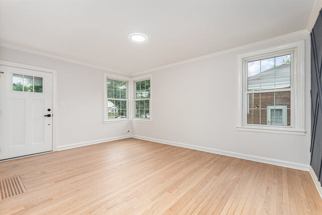 Property Photo:  24 Hiawatha Drive  IL 60514 