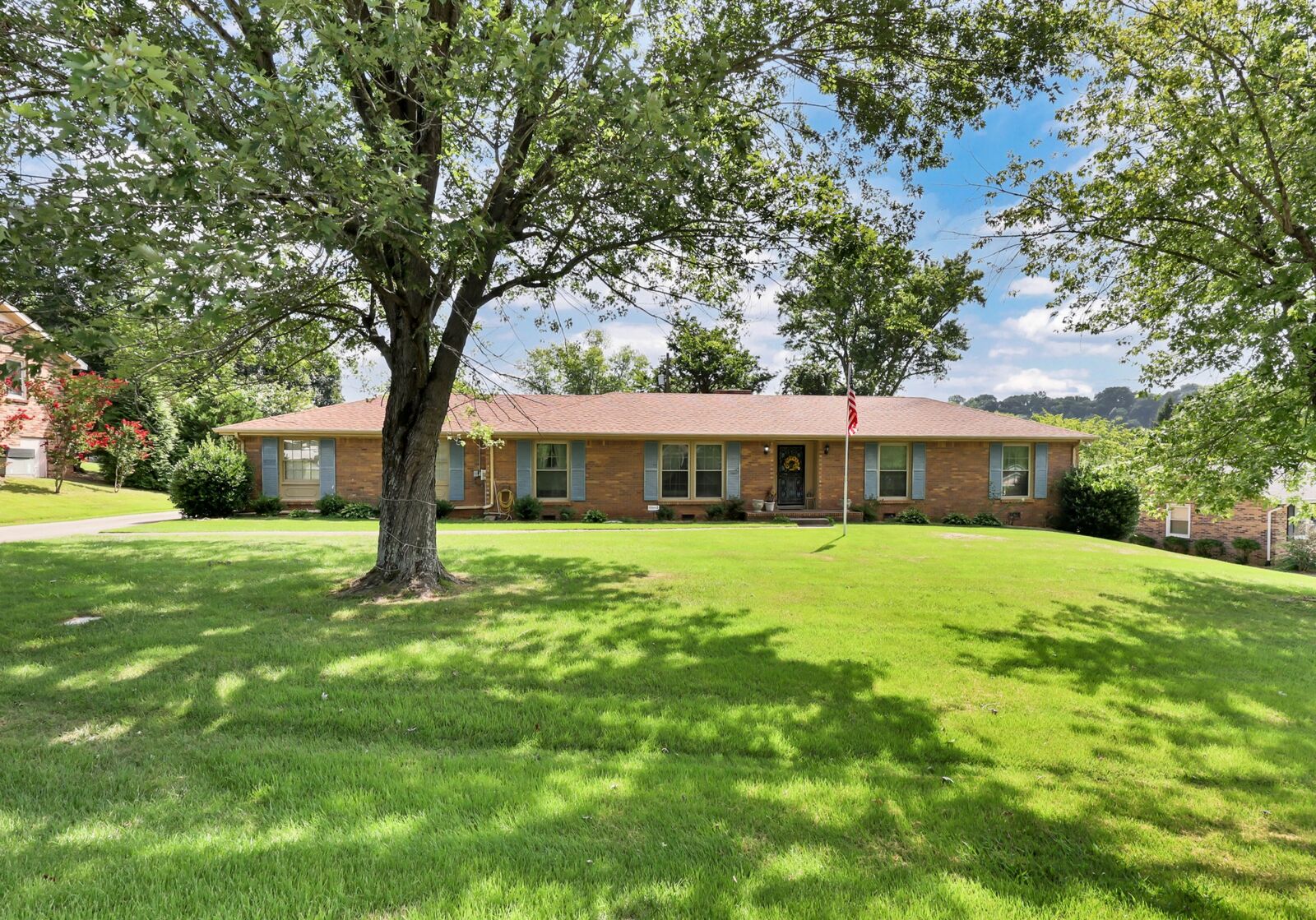 Property Photo: 405 Fabian Pl TN 37043