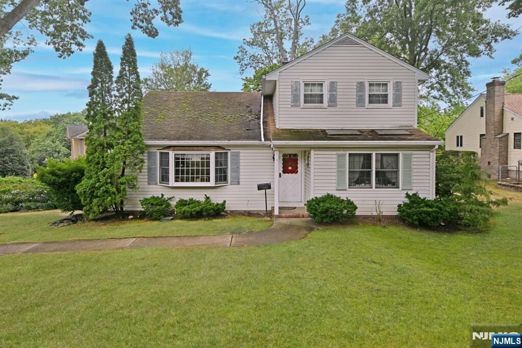 Property Photo:  89 Circle Drive  NJ 07652 
