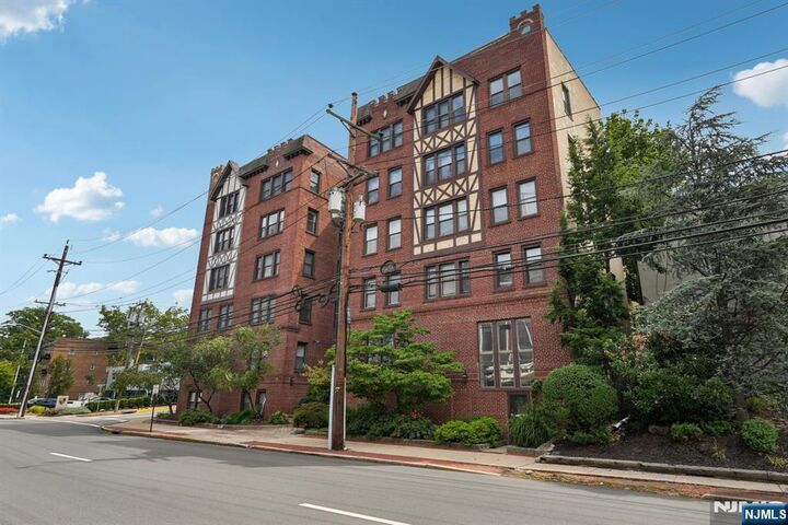 Property Photo:  109 N Grand Avenue 4A  NJ 07631 
