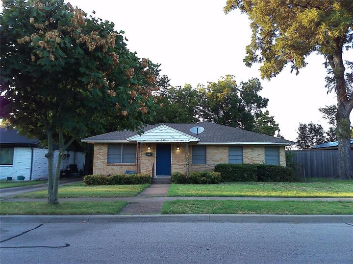 Photo de la propriété:  4421 Flo Avenue  TX 75211 