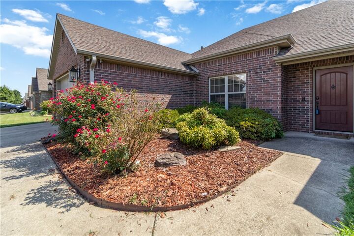 Property Photo:  536 N Fox Meadows Lane  AR 72704 