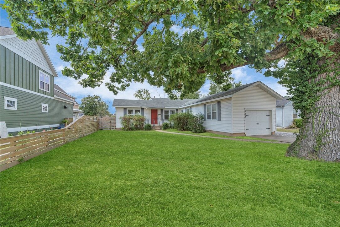 Property Photo:  813 NW A Street  AR 72712 