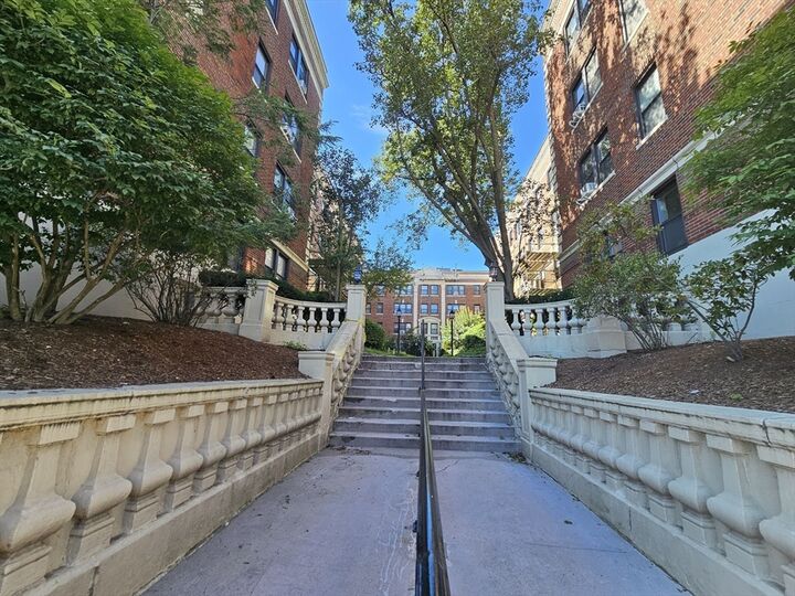 Property Photo:  137 Englewood Ave 32  MA 02135 