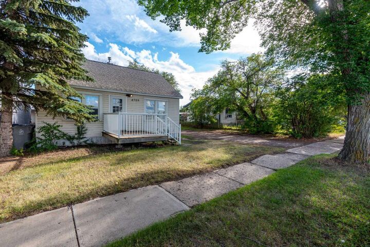 Property Photo:  4709 50 Street  SK S9V 0M6 