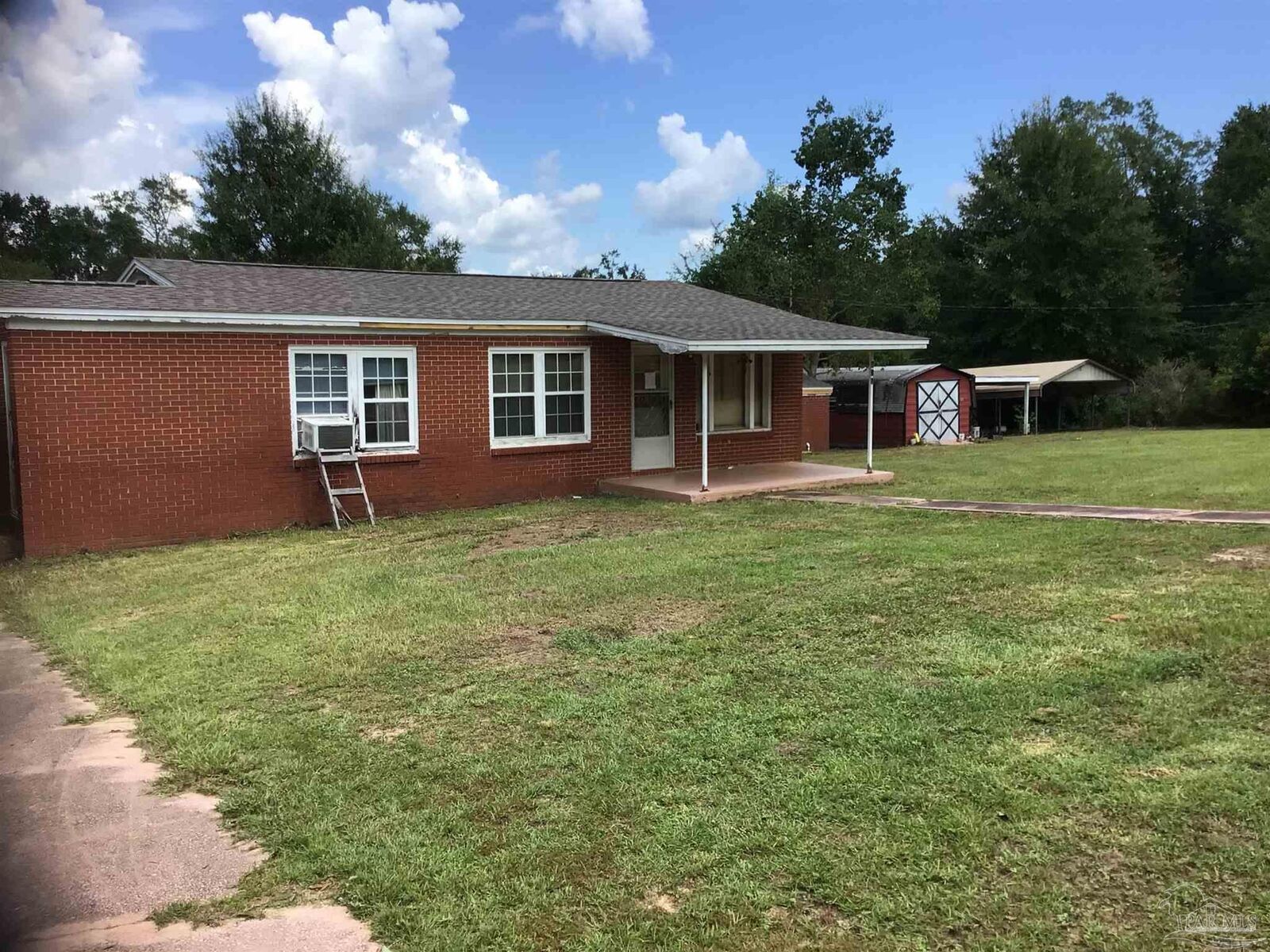 Property Photo: 410 Hariston Rd FL 32577