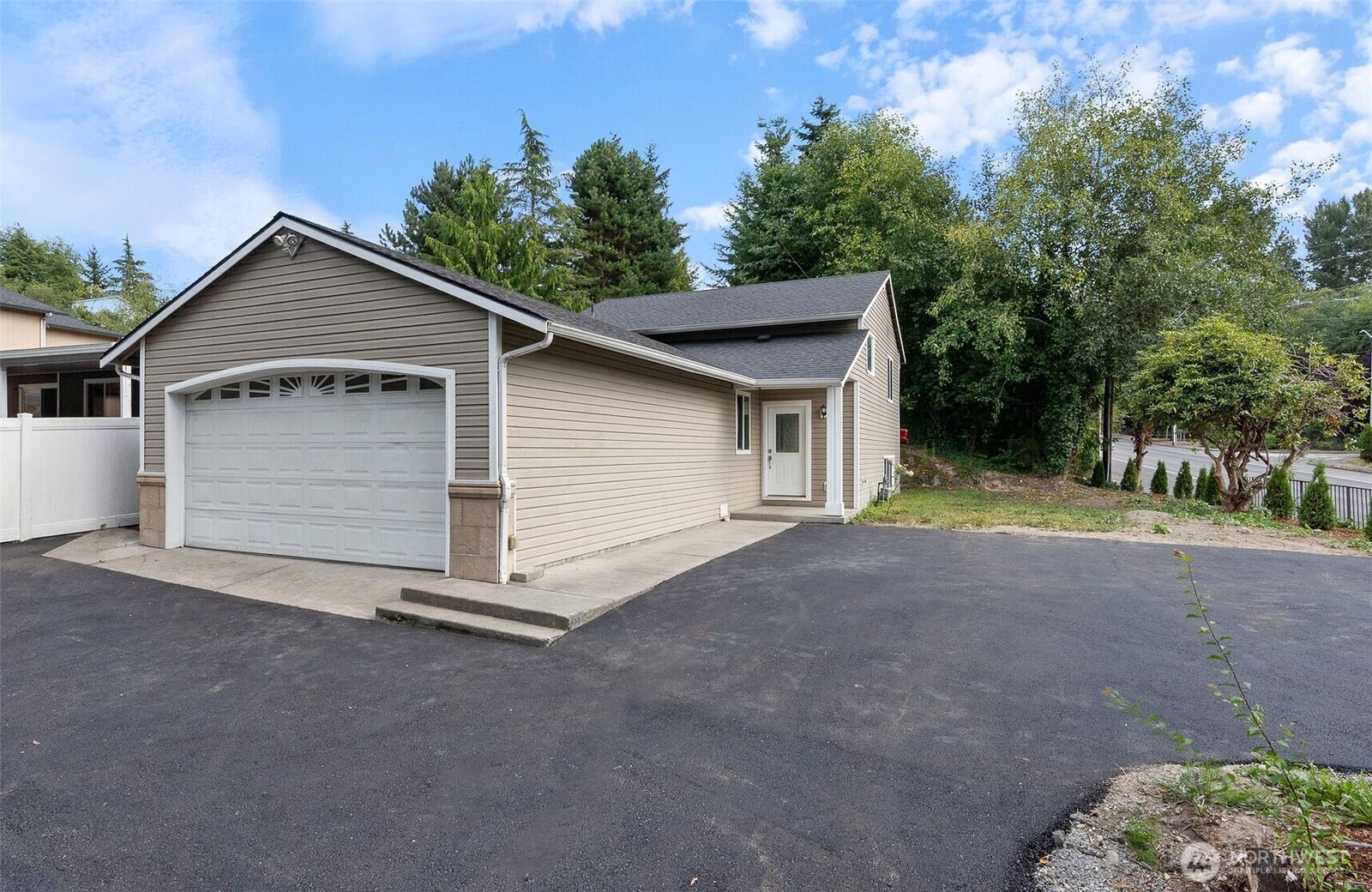 Property Photo: 5525 Glenwood Avenue WA 98203