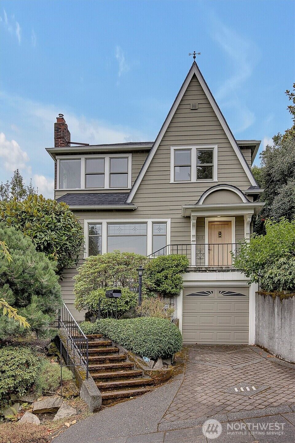 Property Photo:  1111  4th Avenue N  WA 98109 