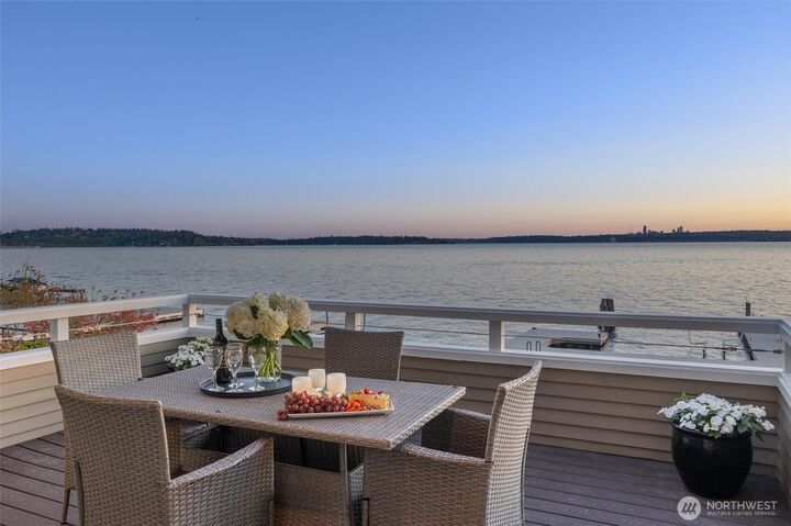 Property Photo:  175  Lake Avenue W  WA 98033 