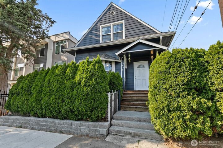 1310 NE 52nd Street  Seattle WA 98102 photo