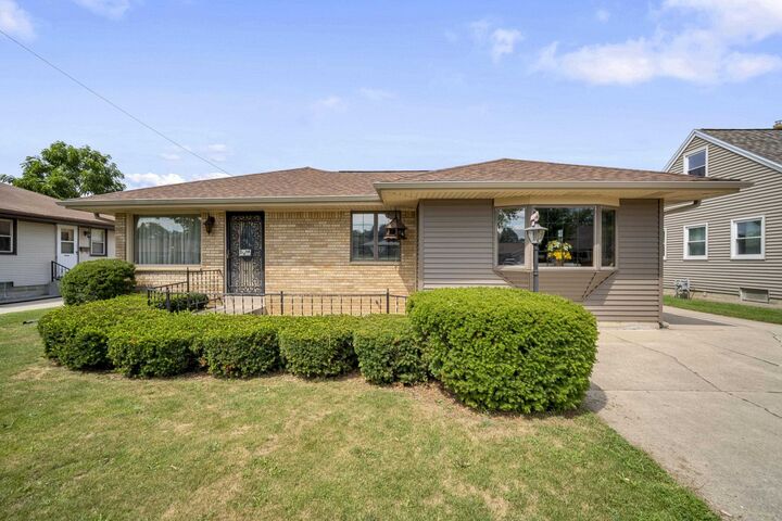Property Photo:  714 Williams Avenue  WI 53172 