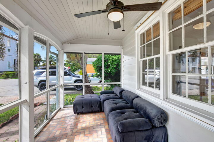 Property Photo:  1635 Hayes Street  FL 33020 