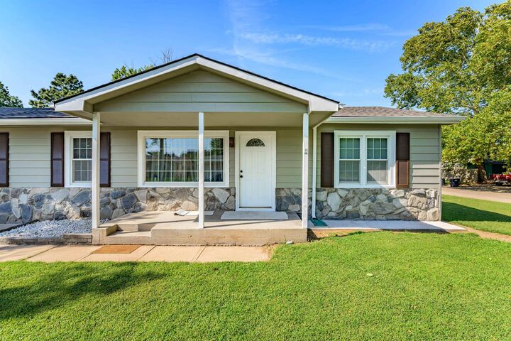 Property Photo: 4304 W Edminster St KS 67212