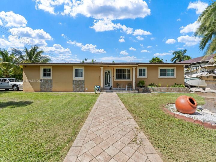 545 NW 10th St  Homestead FL 33030 photo