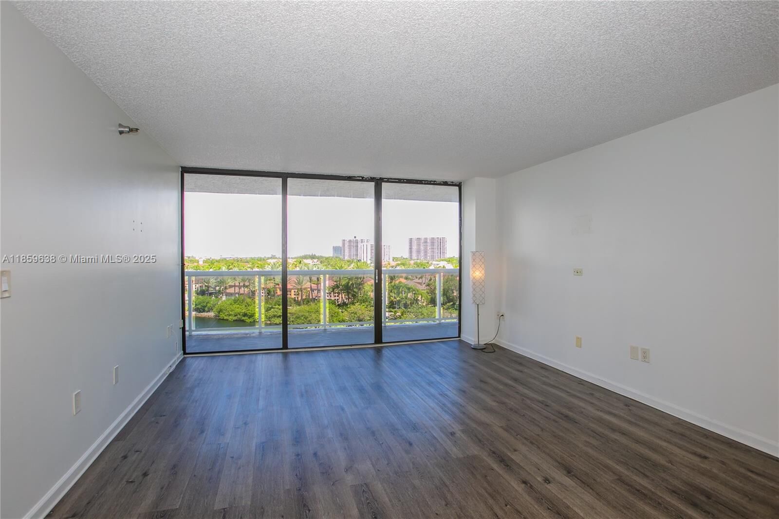 Property Photo:  20505 E Country Club Dr 731  FL 33180 