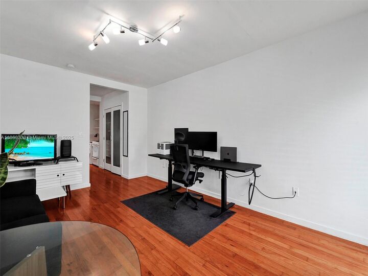 Property Photo: 745 13th St 14 FL 33139
