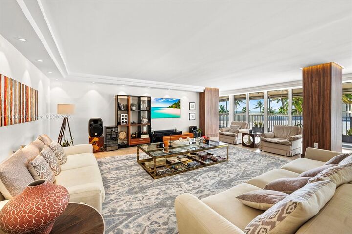 Property Photo:  600 Grapetree Dr 3bs  FL 33149 