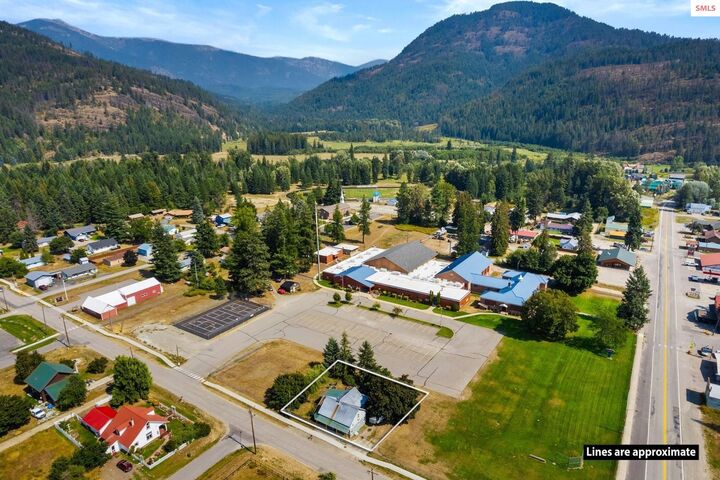 Property Photo:  404 N Main St  ID 83811 