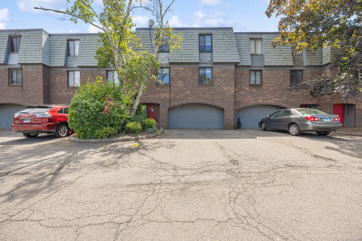 Property Photo:  10 Trolley Crossing Lane 10  CT 06457 