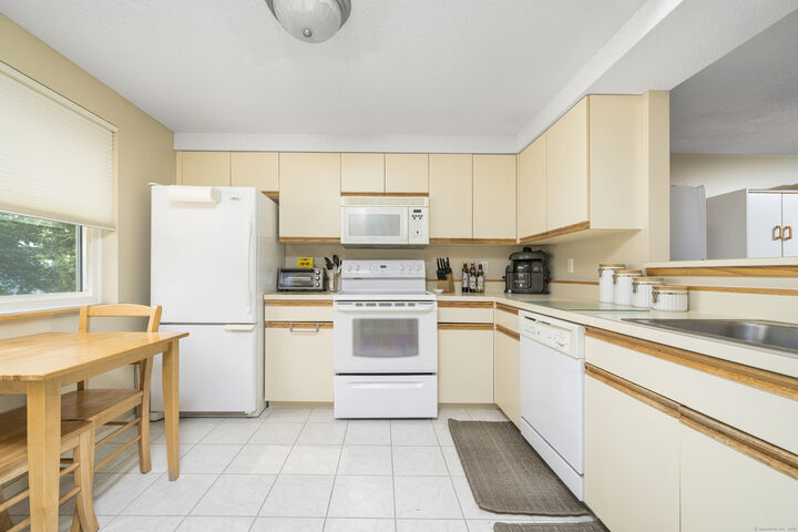 Property Photo:  25 Sunridge Lane 25  CT 06416 