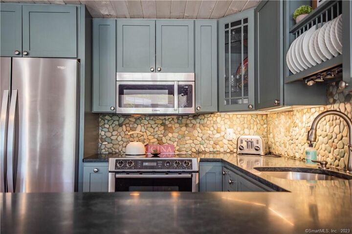 Property Photo:  11A Cove Street  CT 06475 