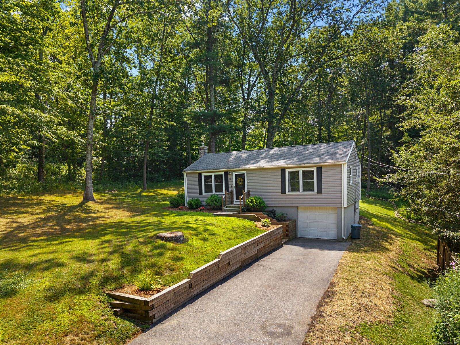 Property Photo:  10 Phelps Road  CT 06447 