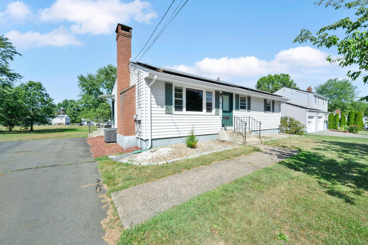 Property Photo: 82 Basswood Drive CT 06457