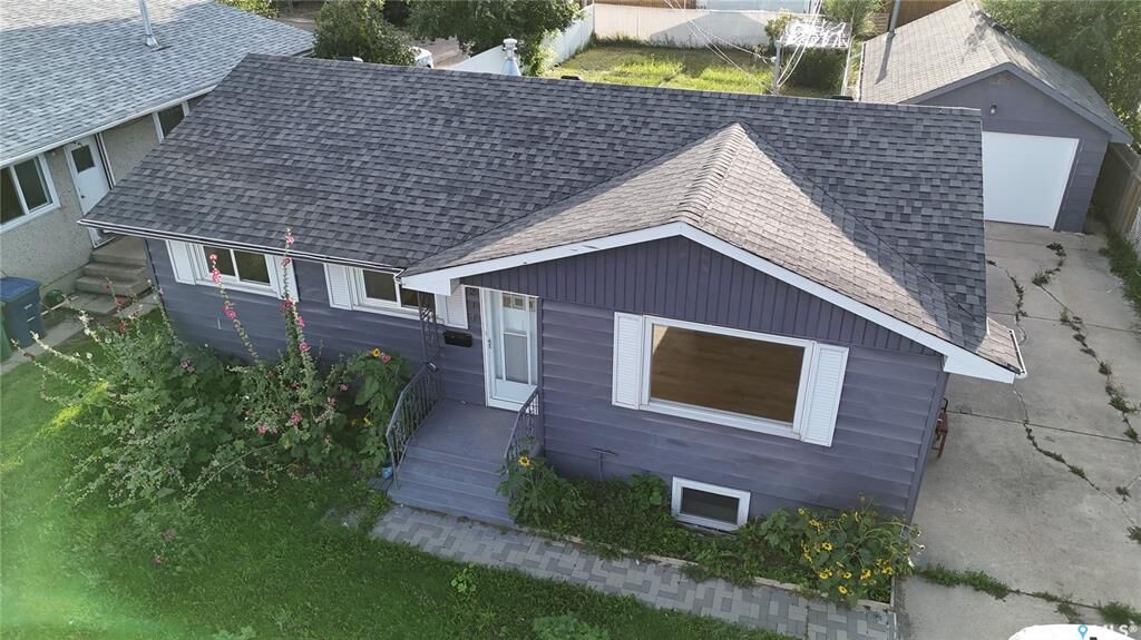 Property Photo:  214 Central Avenue  SK S7N 2E7 