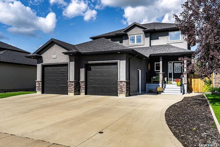 Property Photo:  218 Fleming Crescent  SK S7W 0E7 