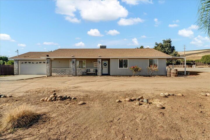 Property Photo:  750 E Mulberry Avenue  CA 93257 