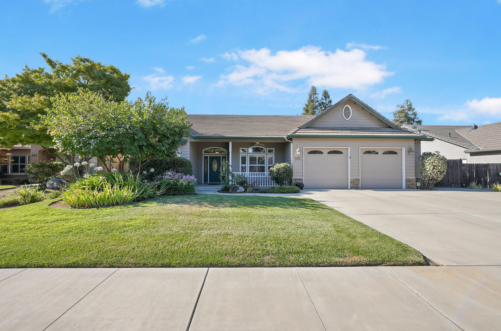 Property Photo: 605 W Cherry Court CA 93277