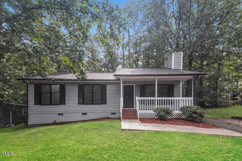 Property Photo: 6 Fircrest Court NC 27703