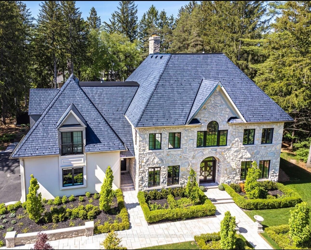 Photo de la propriété: 108 Kennedy Street W ON L4G 2L7