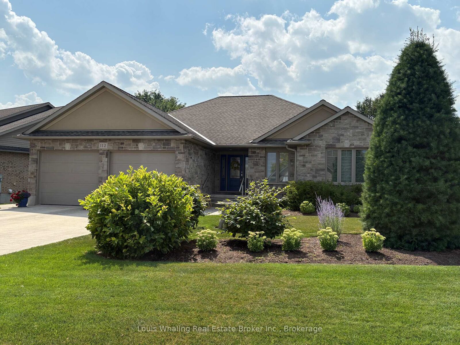 Property Photo: 112 12th Avenue A Avenue ON N4N 3T9