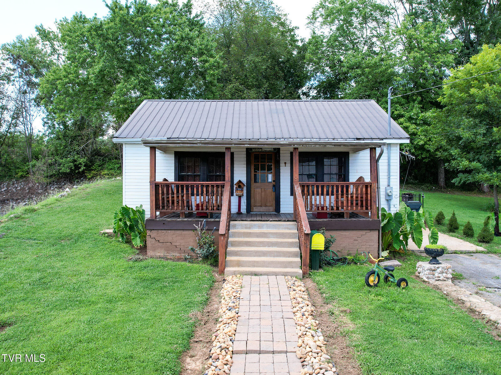 Property Photo:  413 East Bernard Avenue  TN 37745 