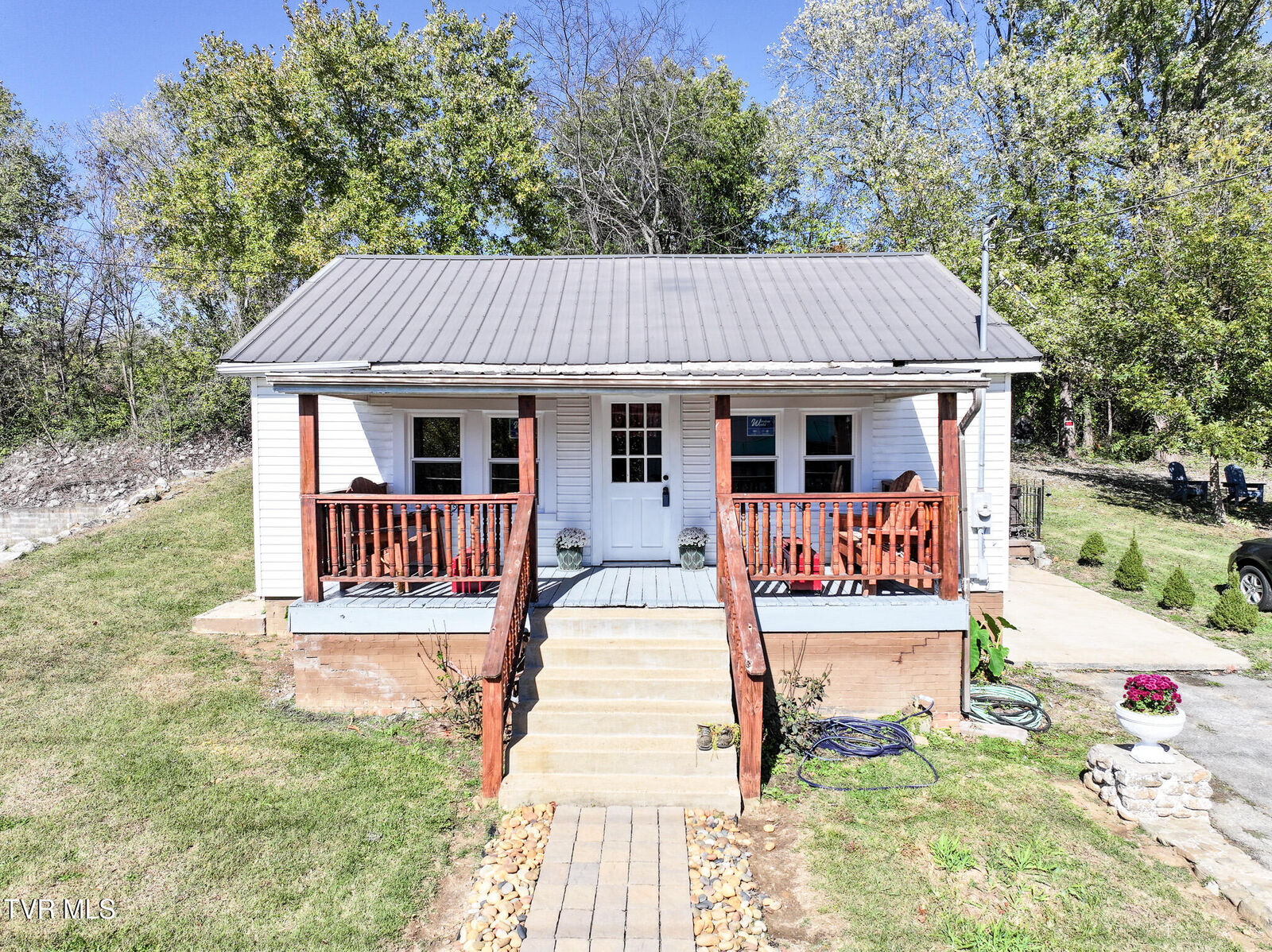 Property Photo:  413 East Bernard Avenue  TN 37745