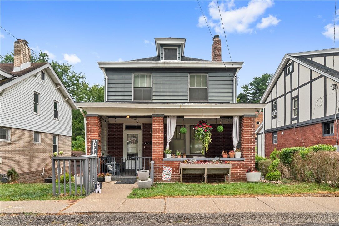 Property Photo:  916 Baldwin St  PA 15234 