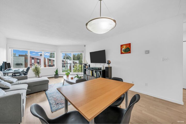 156 W 21st Street 309  North Vancouver BC V7M 1Y9 photo