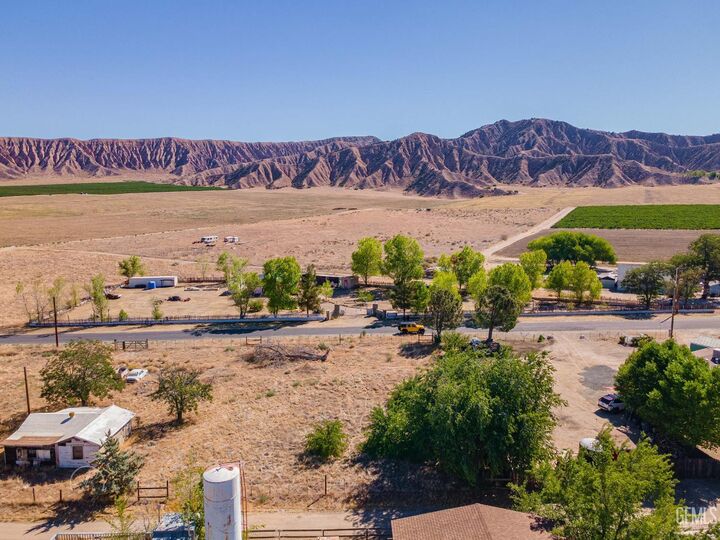 Property Photo: 4055 El Roblar Street CA 93254