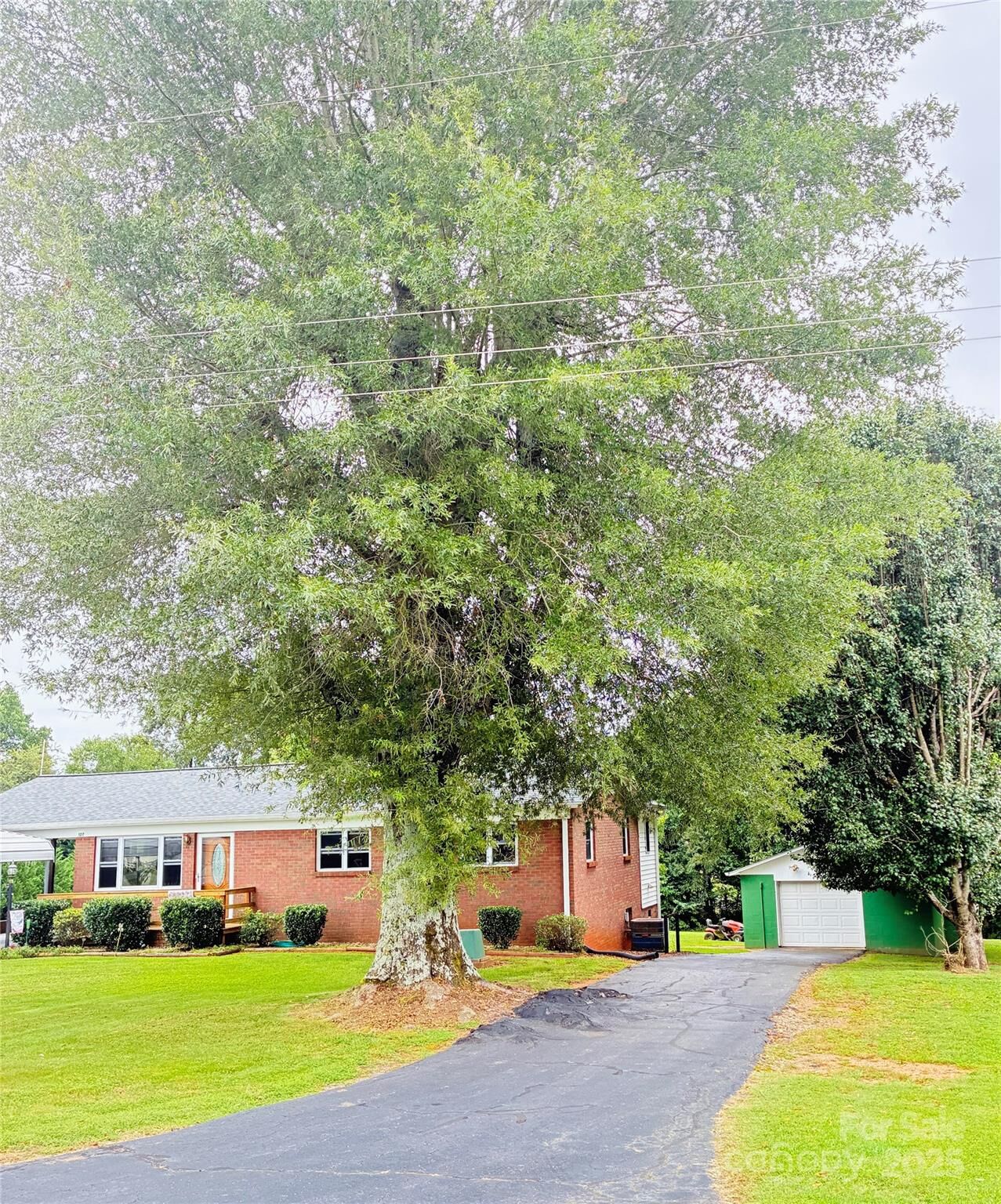 Property Photo: 127 Walnut Tree Road NC 28625