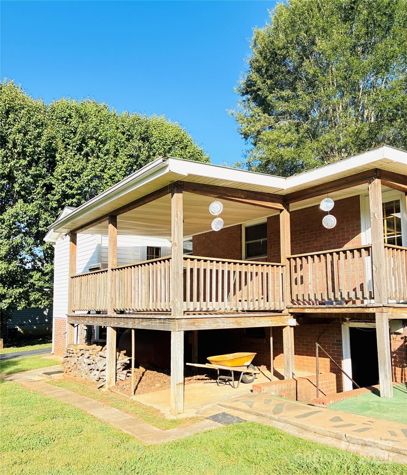 Property Photo:  127 Walnut Tree Road  NC 28625 