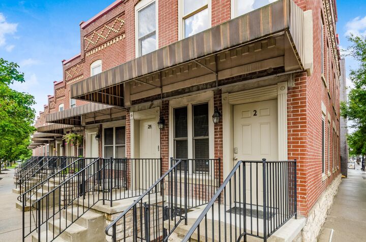 Property Photo: 2 Clark Place OH 43201