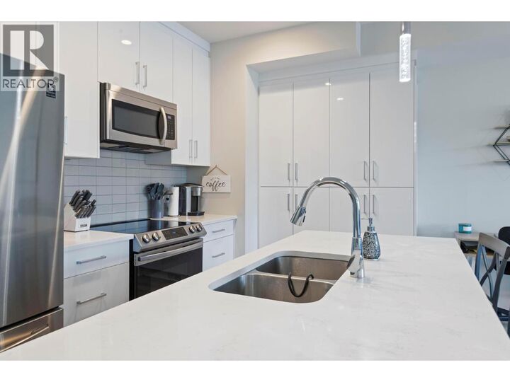 Property Photo:  115 Wyndham Crescent 6  BC V1V 2E8 