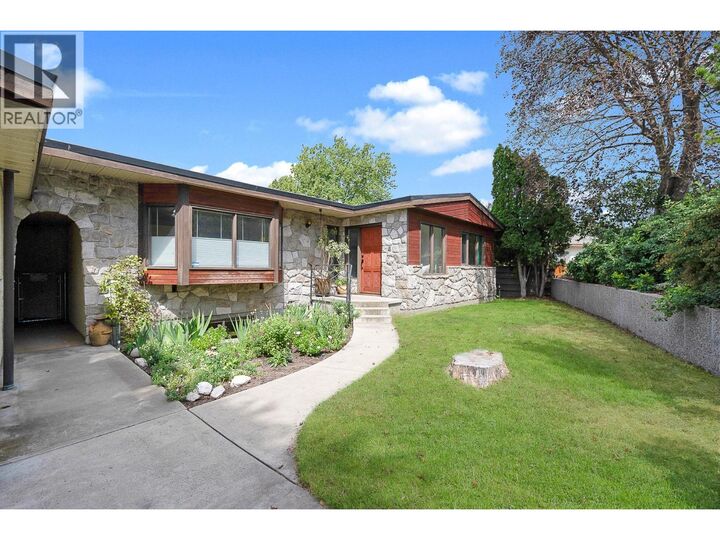 Property Photo:  1590 Willow Crescent  BC V1Y 4K3 