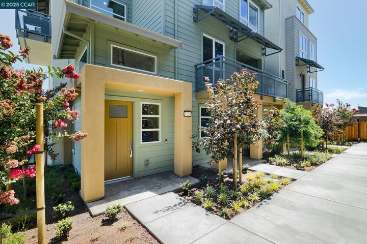 Property Photo: 27276 Cosmo Ct CA 94541