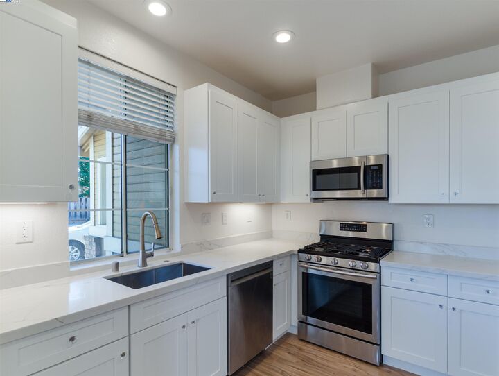 Property Photo: 432 Curraghmore Ct CA 95136