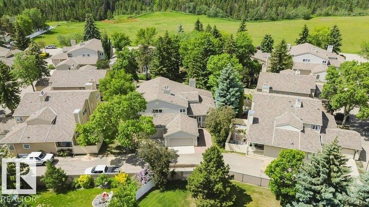 Photo de la propriété:  1027 109 Street NW  AB T6J 5G2 