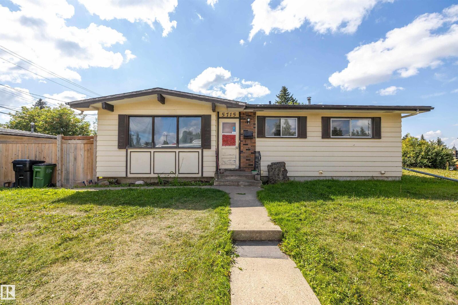 Property Photo: 5715 139 Avenue NW AB T5A 1E8