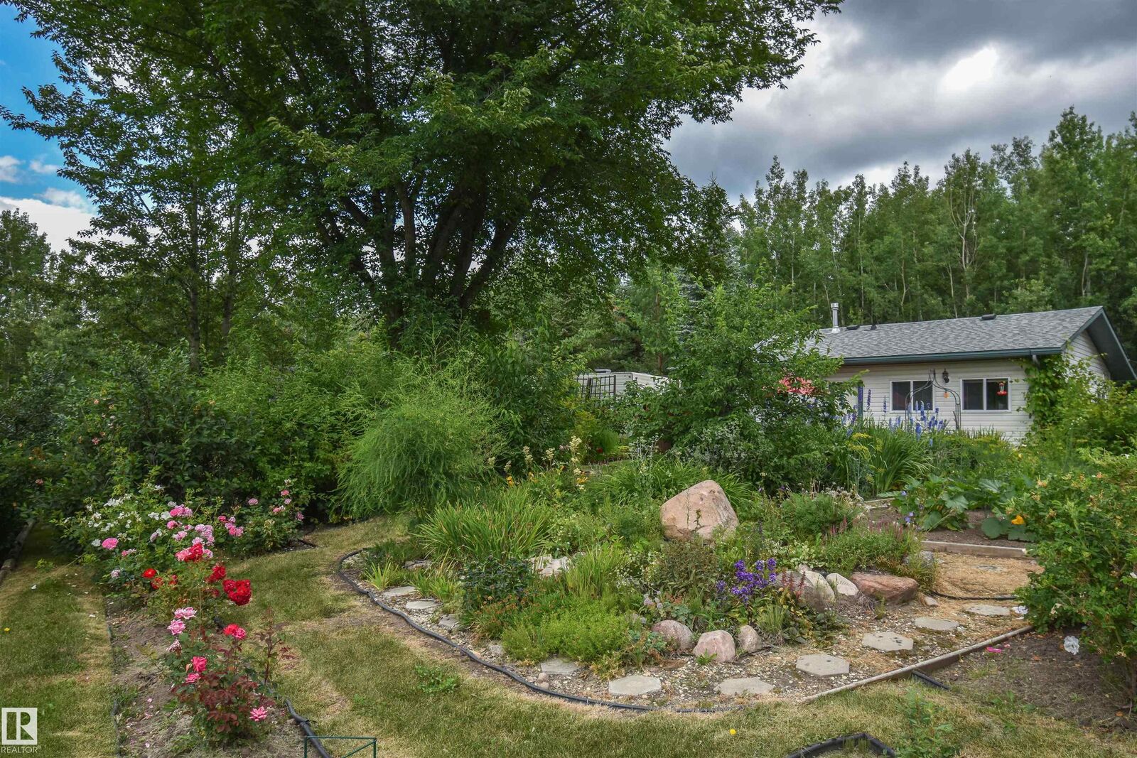 Property Photo:  1, 54429 Ste. Anne Trail  AB T0E 0A0 