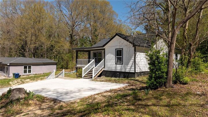 Property Photo: 665 S Eugenia Place NW GA 30318